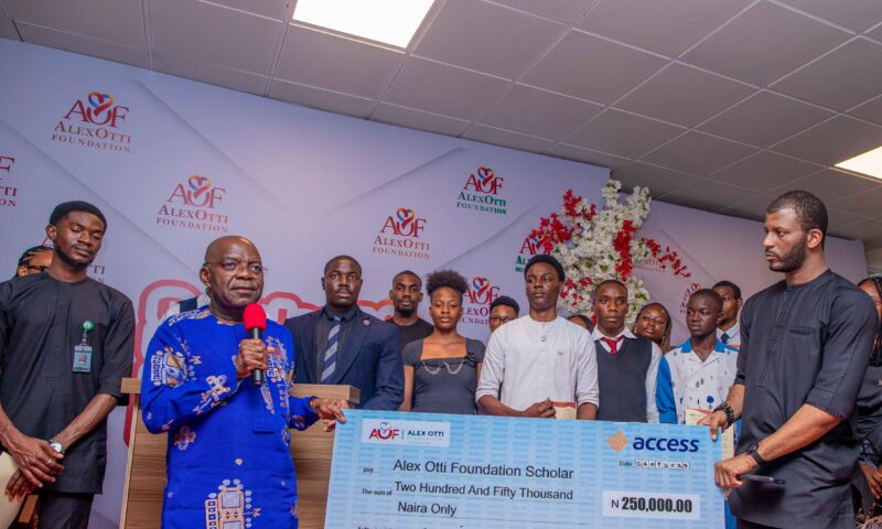 Otti hosts scholarship banquet, awards ₦250,000 each to 50 undergraduates